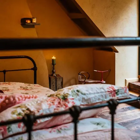 La Petite Foret 17th Cent Near Durbuy Clavier